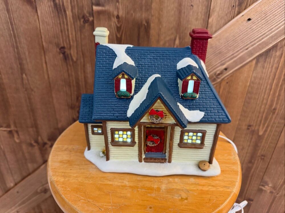 VTG St Nicholas Square The Dolan House 1998 Lighted Christmas Village w/ Box (94